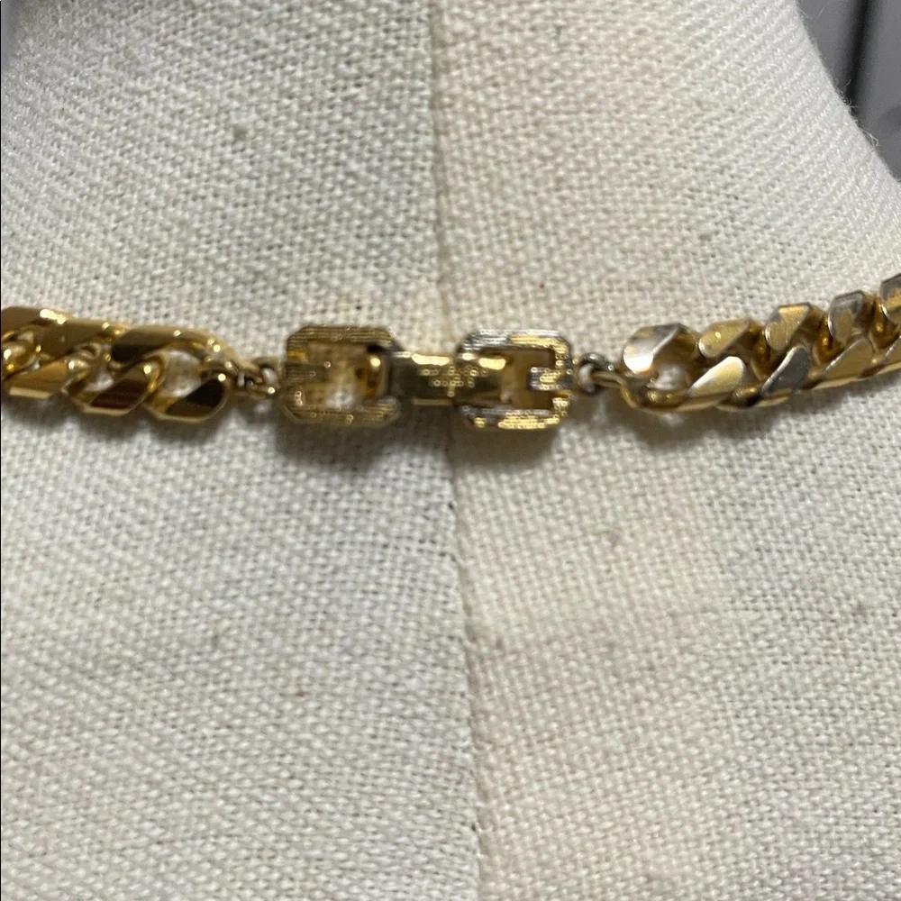 Givenchy Chain Necklace in double G closure